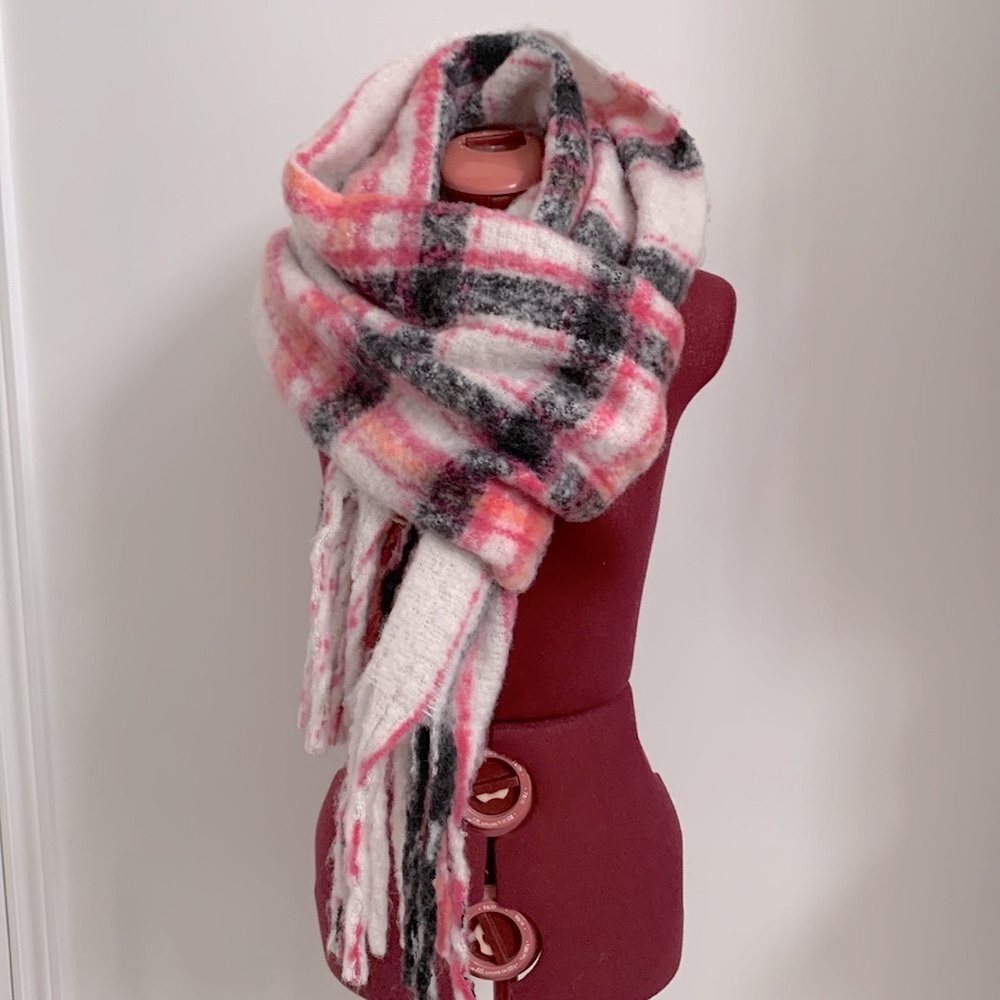 Steve Madden Plaid Blanket Scarf - Picture 4 of 6